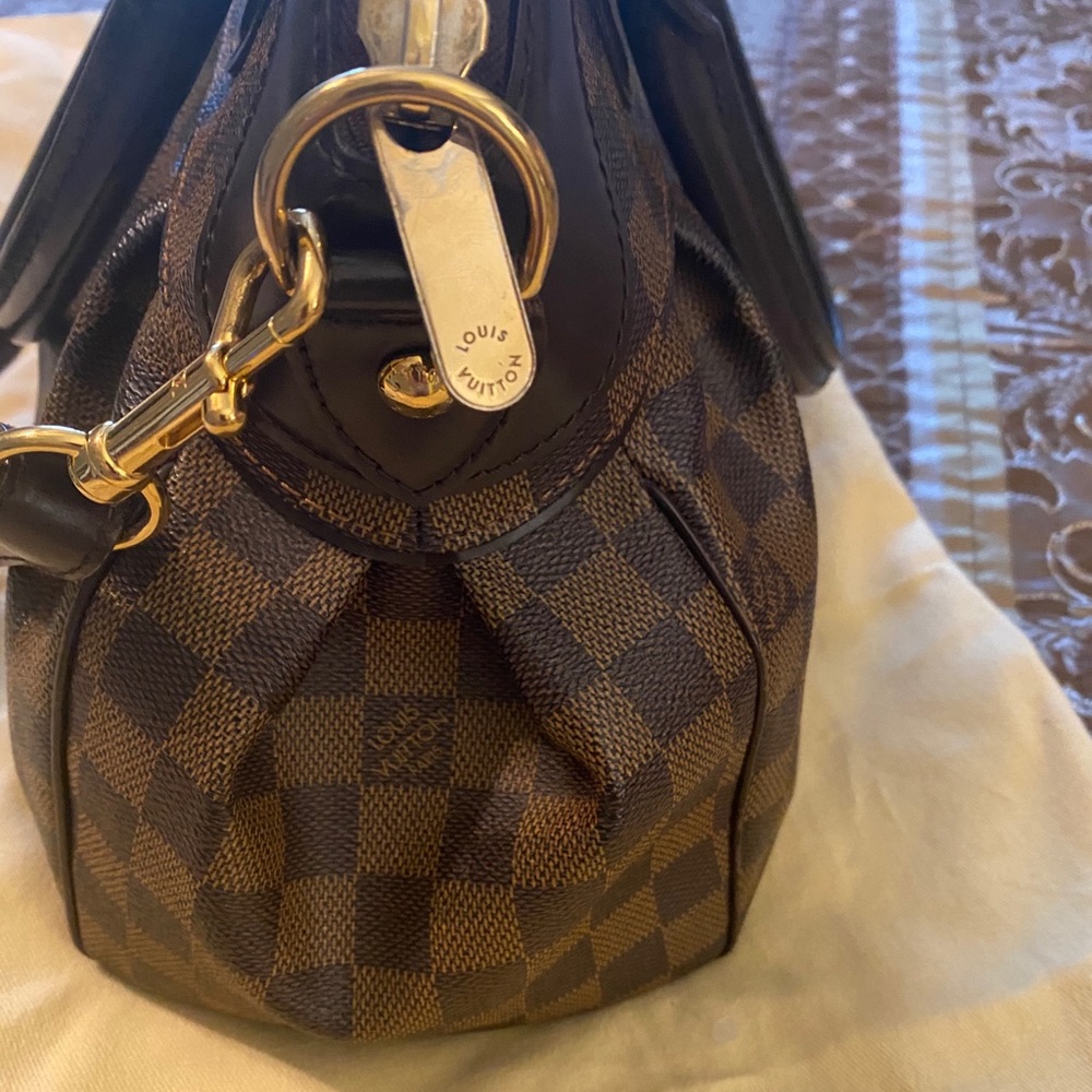 Louis Vuitton Trevi PM Handbag - Picture 6 of 9